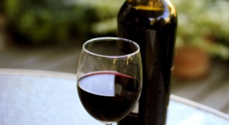 Как приготовить черноплодное вино