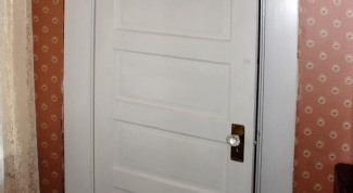 Как отремонтировать межкомнатную дверь