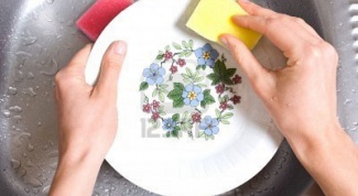 Как почистить тарелки
