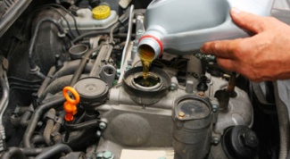 Как заменить масло в двигателе