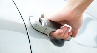 Как открыть дверь автомобиля без ключа