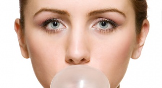 Как надувать пузыри жвачки