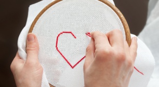 How to embroider a cross on the canvas
