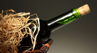 Как открывать бутылку вина без штопора