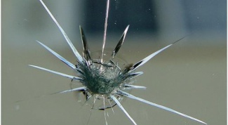 Как остановить трещину в лобовом стекле