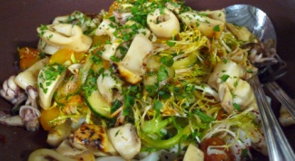 Как готовить салат грибной с кальмарами