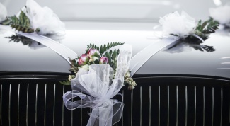 Как сделать самим свадебное украшение на машину
