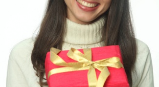 Как подарить девушке подарок