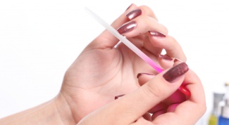 How to remove false nails at home