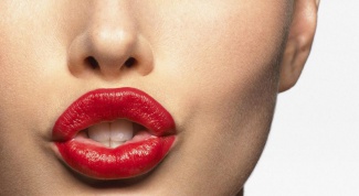 Как увеличить губы при помощи макияжа