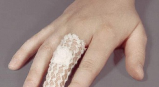 How to bandage a finger