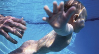 How to teach infants to swim