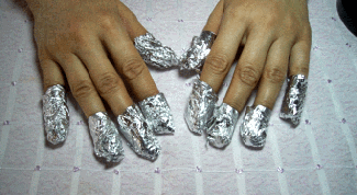 Как снять нарощенные ногти