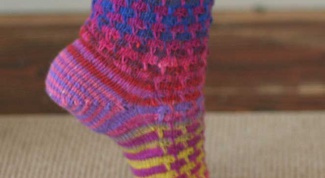 How to knit elastic into socks