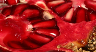 How to squeeze pomegranate juice