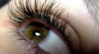 How to strengthen eyelashes with castor oil
