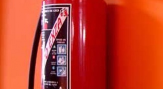 How to test a fire extinguisher