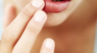 How to treat a broken lip