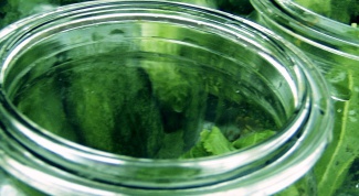 How to sterilize jars in the microwave
