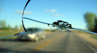 Как вставить стекло в машину