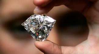 How to determine the carat of the diamond