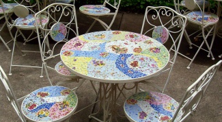 How to make a decoupage table