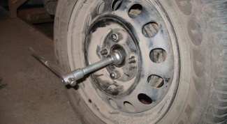 How to Unscrew the hub nut