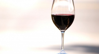 Как подавать красное вино