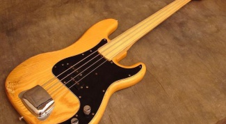 How to pull the strings on the bass
