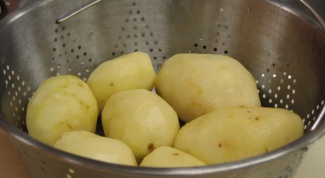 How to boil potatoes for the salad