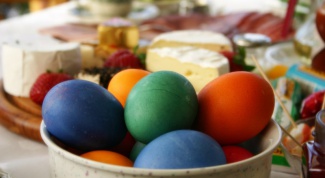 Чем красить пасхальные яйца