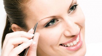 Thick eyebrows: how to pluck them painlessly