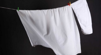 How to clean stains on white clothes