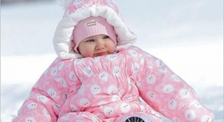 Как выбрать зимний комбинезон для ребенка