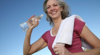 Как нужно пить воду во время тренировки