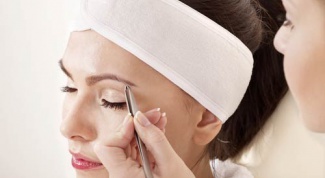 How to painlessly pluck eyebrows