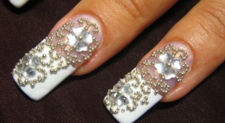 How to apply rhinestones on nails