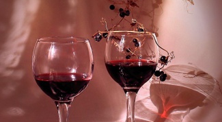Как приготовить черноплодное вино