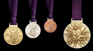 Кто разработал дизайн медалей Олимпийских игр в Лондоне