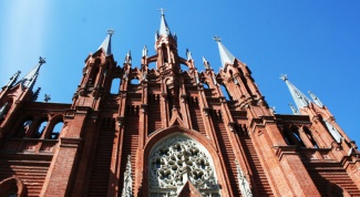 Какие католические храмы есть в Москве