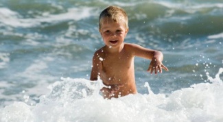 Children nudists: what is special?