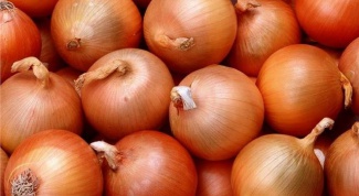Onion syrup to treat cough