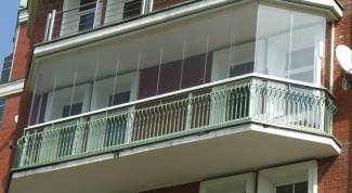 Безрамное остекление балконов и лоджий: достоинства и недостатки