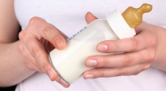 Как сцеживать молоко руками