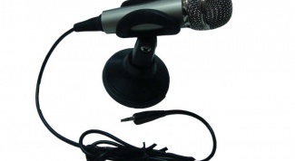 Where to connect microphone to computer