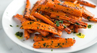 Жареная морковь с петрушкой в масле