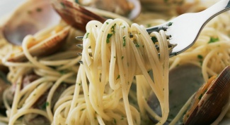 Спагетти с морепродуктами под сливочным соусом