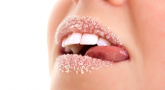 Как избавиться от шелушения губ зимой