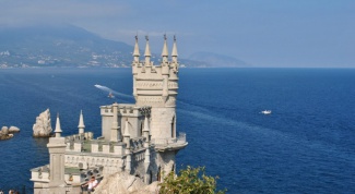 The pros and cons of vacation in the Crimea