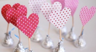 Как украсить конфеты на день Святого Валентина